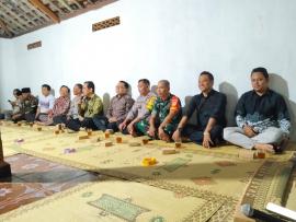 Temu Warga Ngasem, Lurah Tepus Serahkan Pemerintahan Padukuhan kepada Dukuh Baru